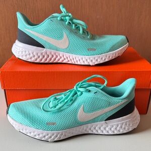 Women’s Nike Aqua Athletic Sneakers